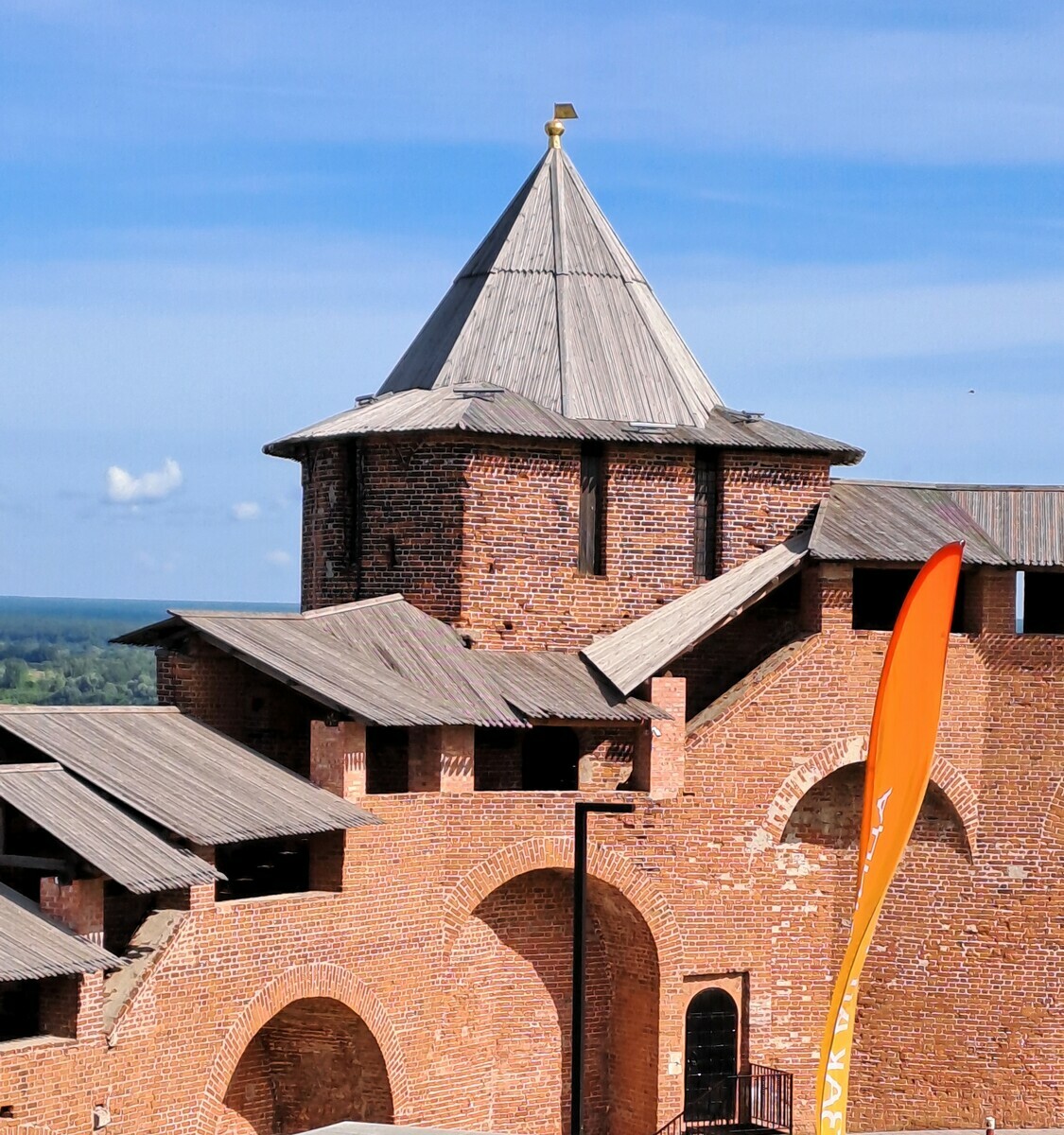 <span style="font-weight: bold;">Стены и башни Кремля</span><br>