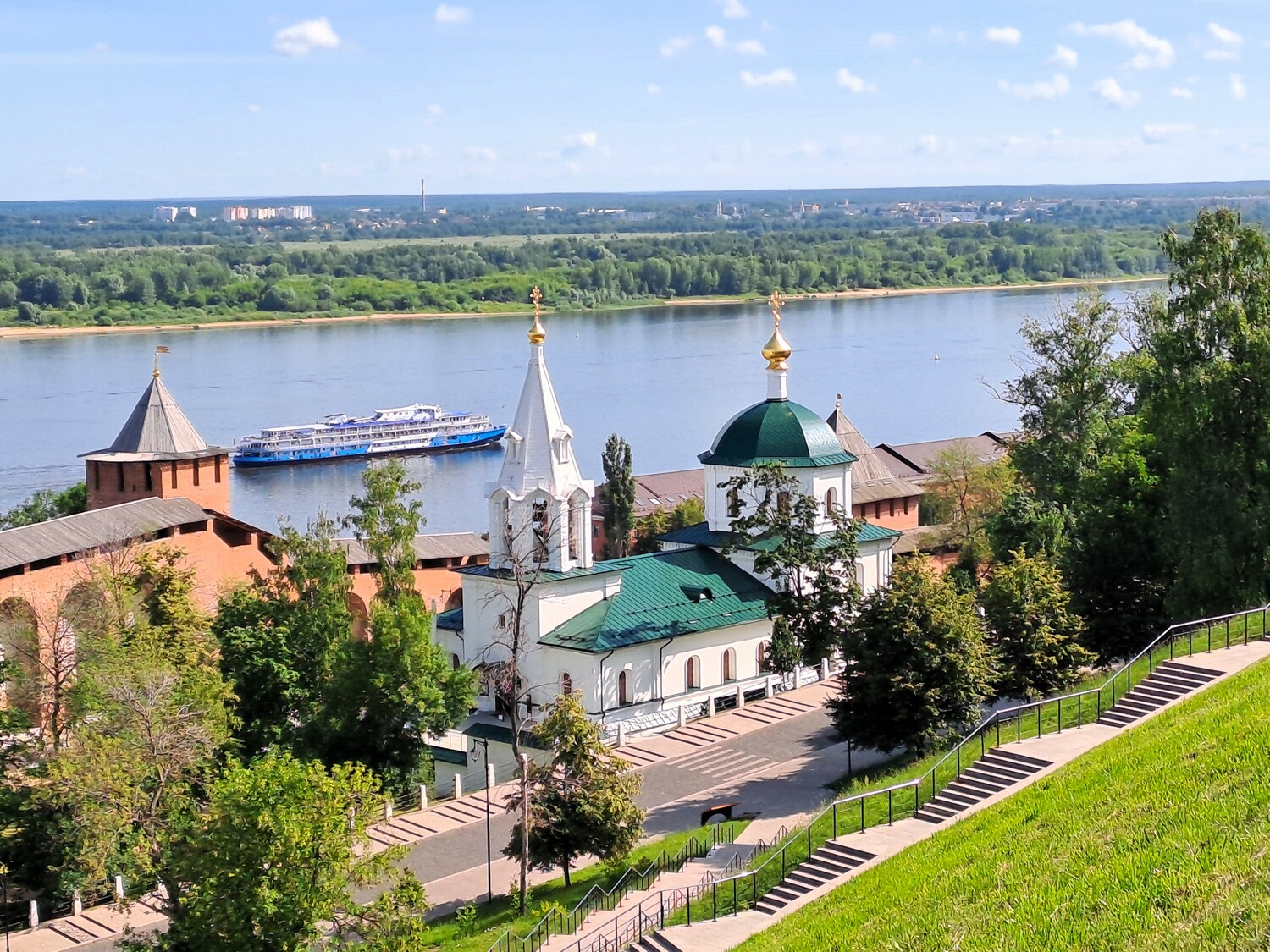 <span style="font-weight: bold;">14:00&nbsp;"НЕСКУЧНЫЙ ДЕНЬ В НИЖНЕМ"</span><br>